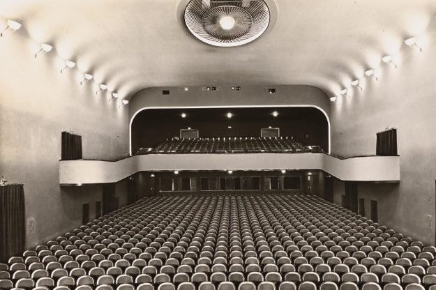 Hans Poelzig, Arthur Köster Neugestaltung der Umgebung des Bülowplatzes (Scheunenviertel), Berlin. Lichtspielhaus Babylon und Wohnungsbauten, 1929