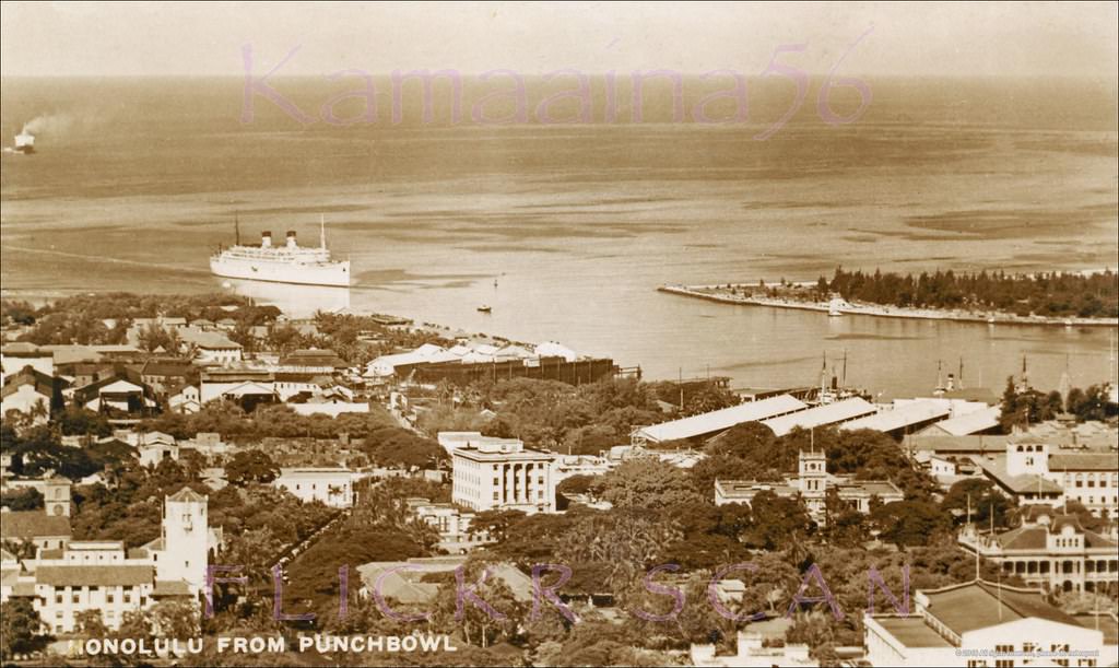 Detailed birdseye view from Punchbowl Crater looking down on Honolulu Harbor, 1940s