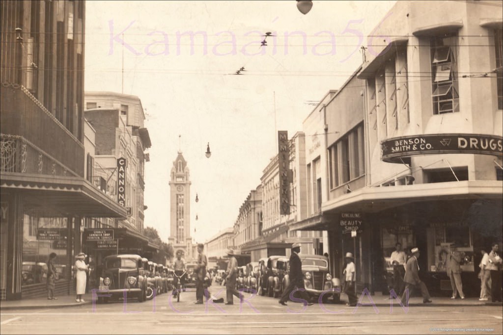 Looking along Fort Street towards Honolulu Harbor in the distance from the South King Street intersection, 1938