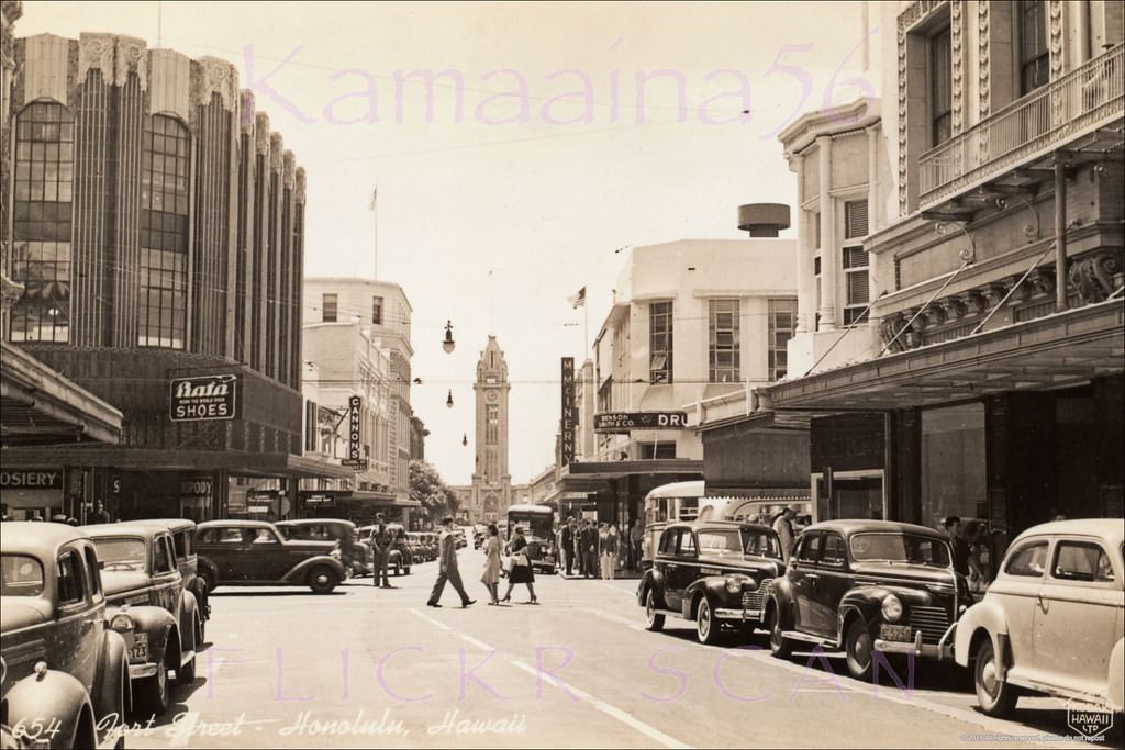 Looking along Fort Street towards Honolulu Harbor from between South King and Hotel Streets, 1941