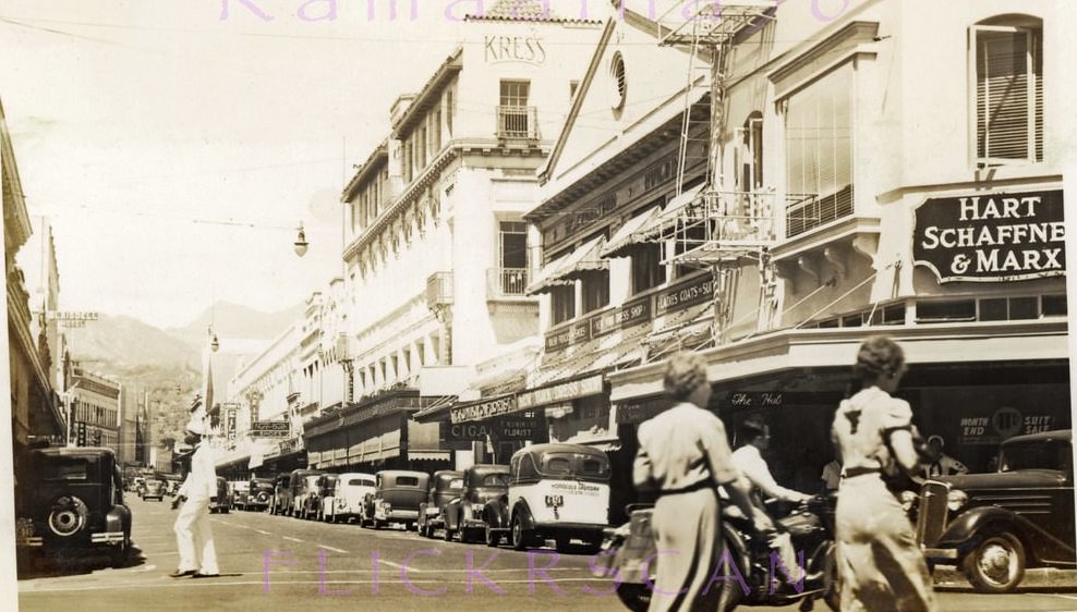 Fort Street at Hotel Honolulu, 1939.