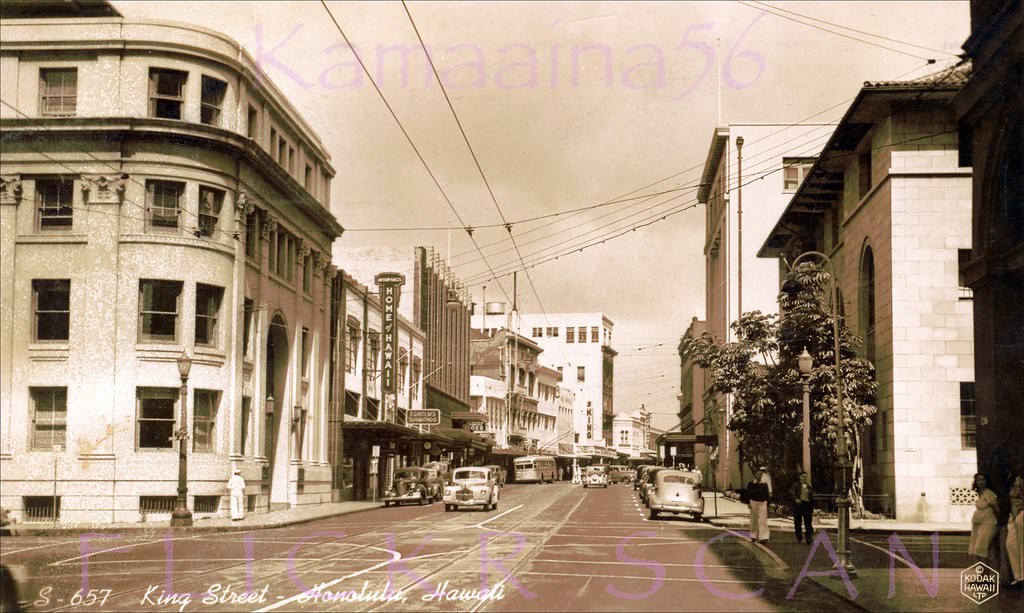 Looking more or less northwest along South King Street from Bishop Street in downtown Honolulu, 1940s