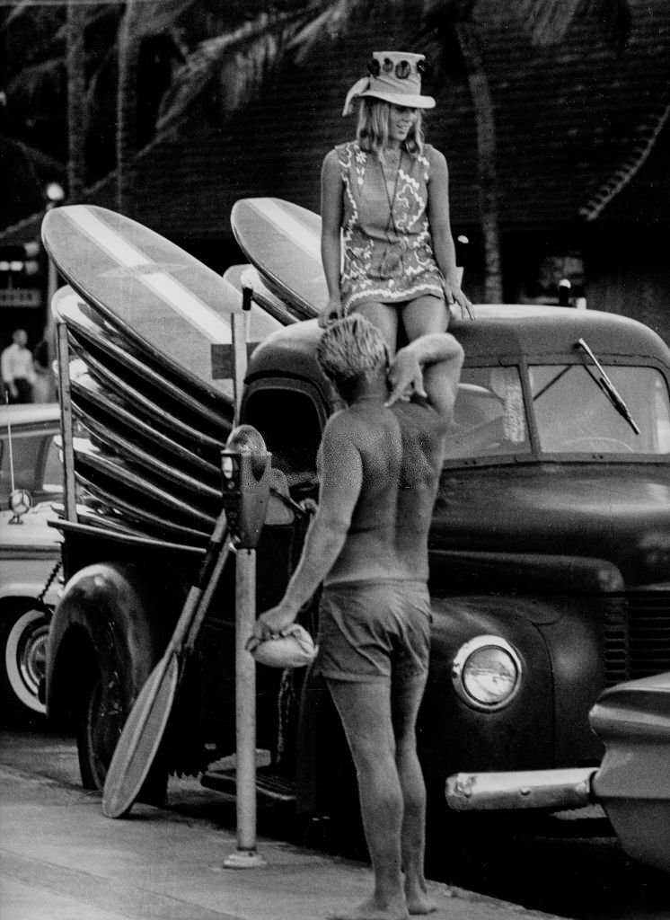 Surfers in honolulu, 1970s