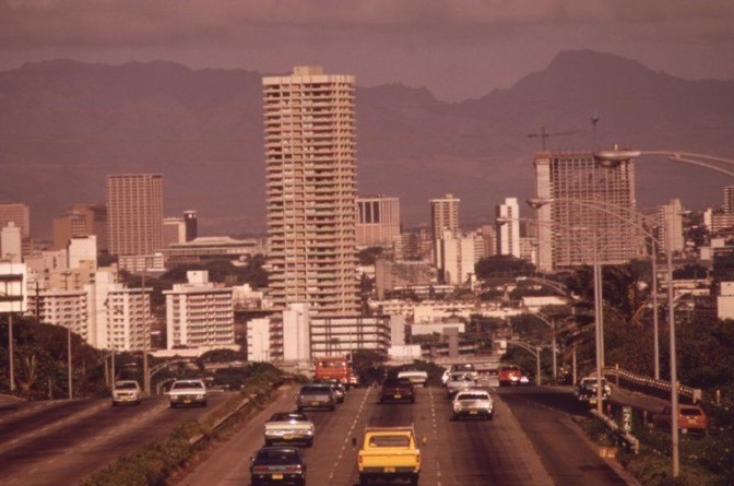 Cars head west on H-1 freeway.