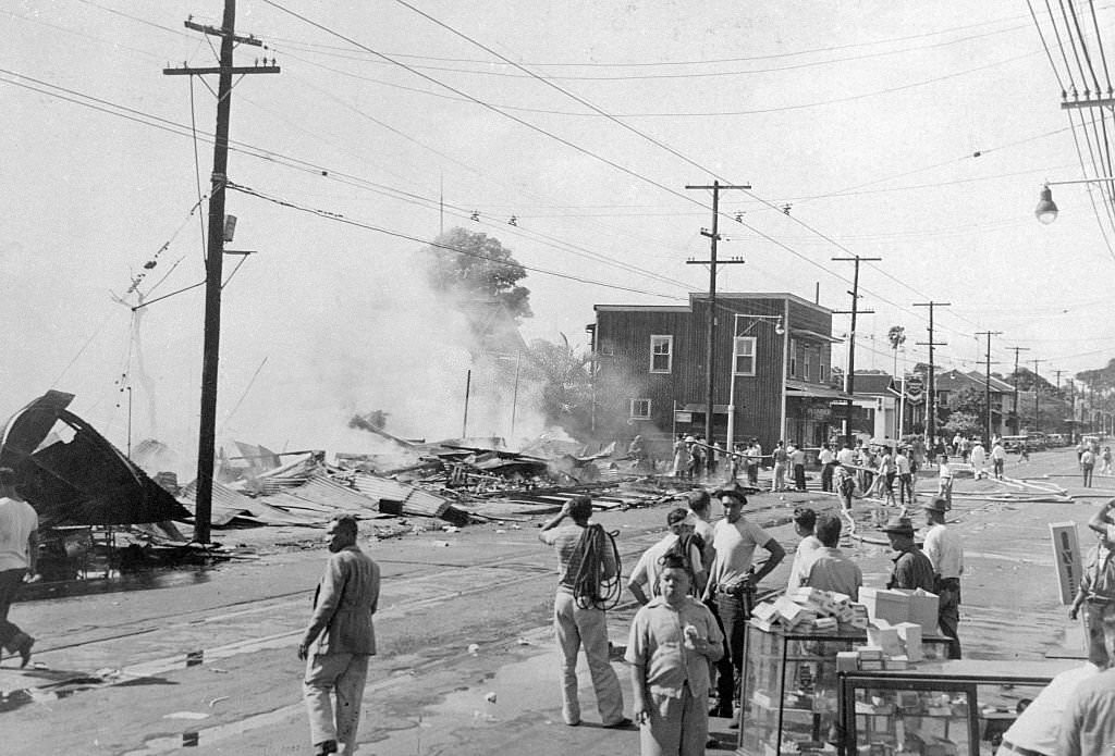 Stunned residents view the damage after the Attack on Pearl Harbor, Honolulu, Oahu, Hawaii, December 7, 1941.
