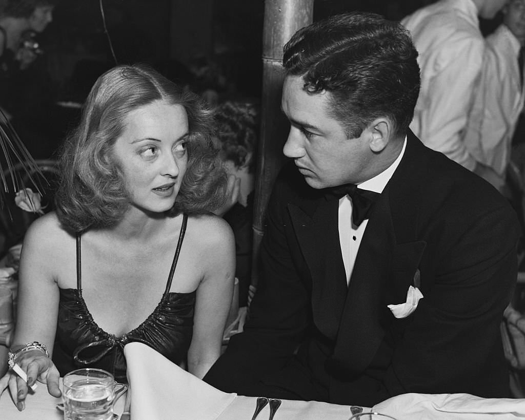 Bette Davis and Harmon Nelson at the Waikiki Cafe.