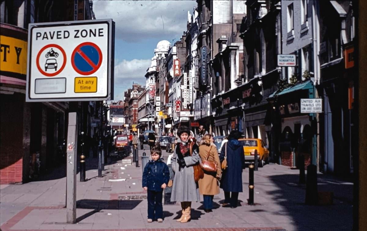 Fabulous Vintage Photos of London in 1977 and 1978 by Przemek Vonau