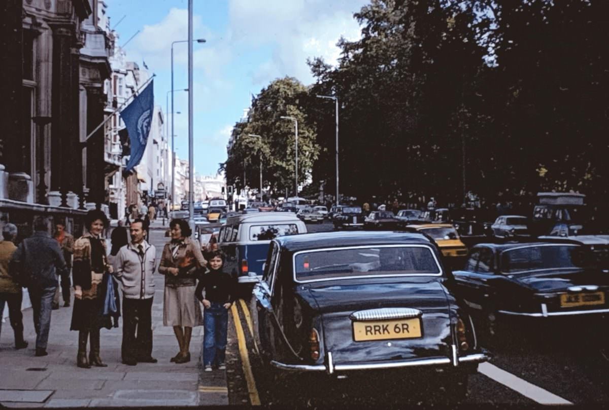 Fabulous Vintage Photos of London in 1977 and 1978 by Przemek Vonau