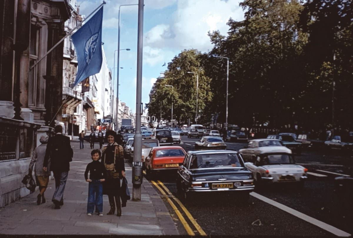 Fabulous Vintage Photos of London in 1977 and 1978 by Przemek Vonau