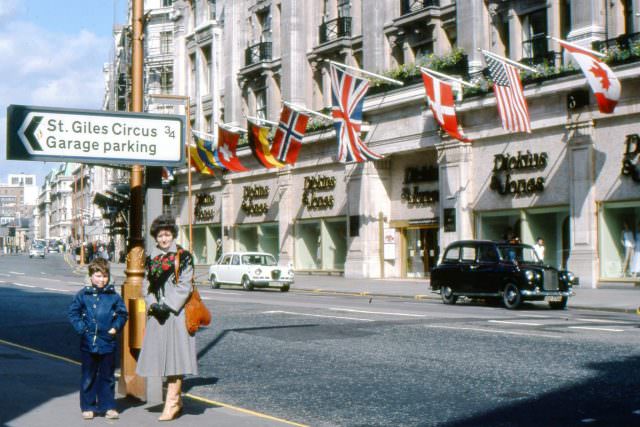 Fabulous Vintage Photos of London in 1977 and 1978 by Przemek Vonau