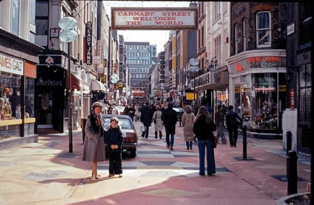 Fabulous Vintage Photos of London in 1977 and 1978 by Przemek Vonau