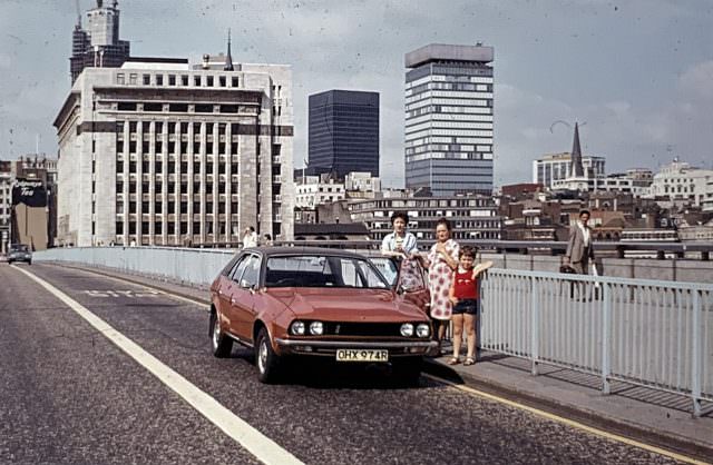 Fabulous Vintage Photos of London in 1977 and 1978 by Przemek Vonau