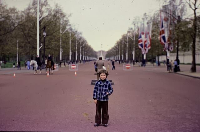 Fabulous Vintage Photos of London in 1977 and 1978 by Przemek Vonau