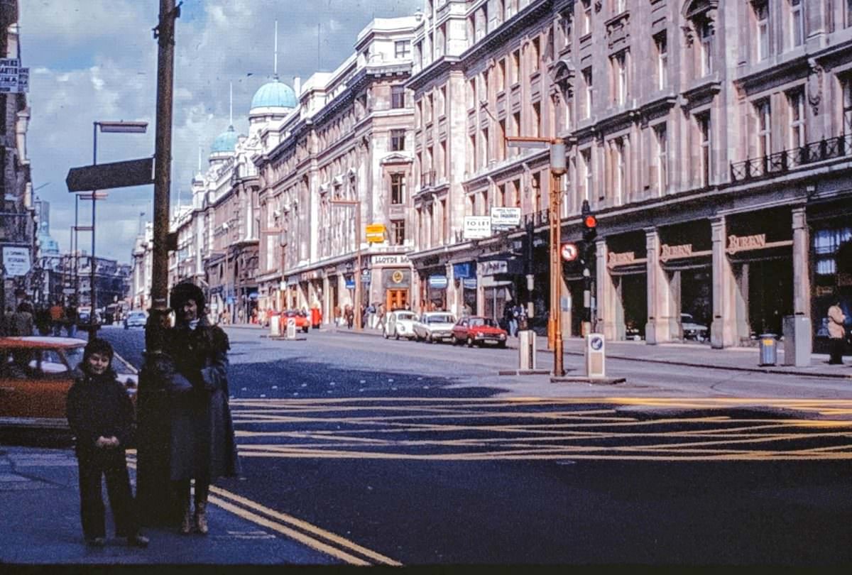 Fabulous Vintage Photos of London in 1977 and 1978 by Przemek Vonau