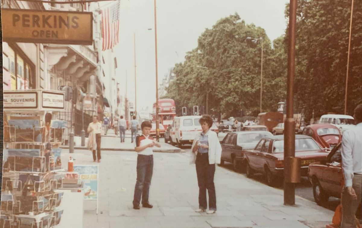 Fabulous Vintage Photos of London in 1977 and 1978 by Przemek Vonau