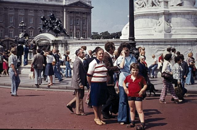 Fabulous Vintage Photos of London in 1977 and 1978 by Przemek Vonau