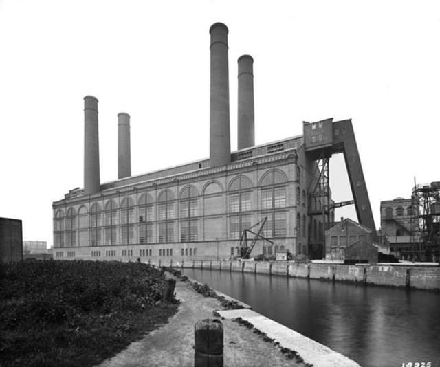 Historical Photos of the Lots Road Power Station of London