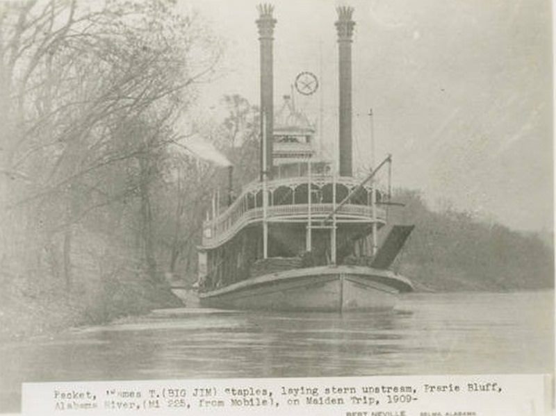 Packet, James T. (BIG JIM) Staples, laying stern upstream, Prairie Bluff, Alabama River, (Mi 225, from Mobile), on Maiden Trip, 1909.