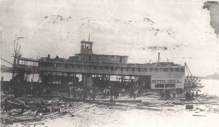 Construction of the steamboat "Nettie Quill" in Mobile, 1902