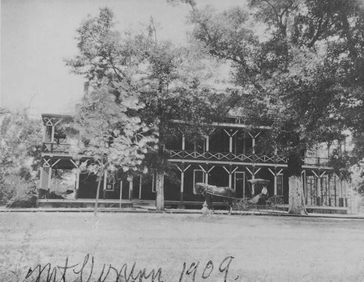 Abuilding at the Mount Vernon Hospital in Mobile County, 1902