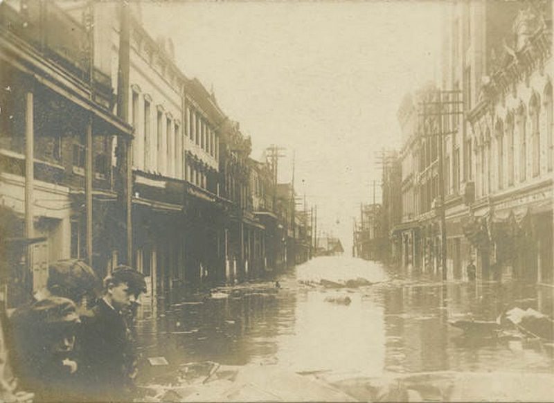 Flooded street in Mobile, Alabama, after the hurricane of 1906.