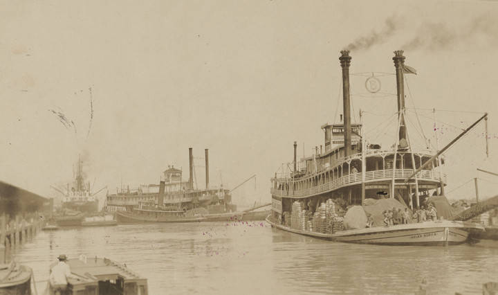 Steamboat "Helen Burke" and other steamboats leaving Mobile, Alabama, for Selma and Demopolis, 1903