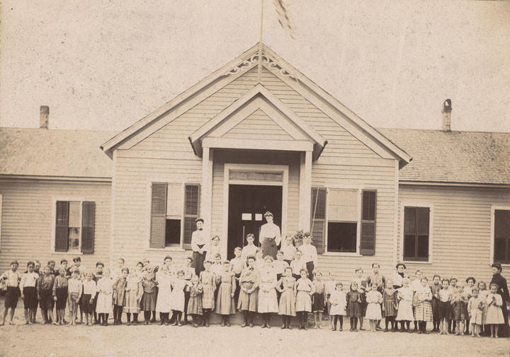 Students and faculty in front of the public school in Wilmer, Alabama, 1901