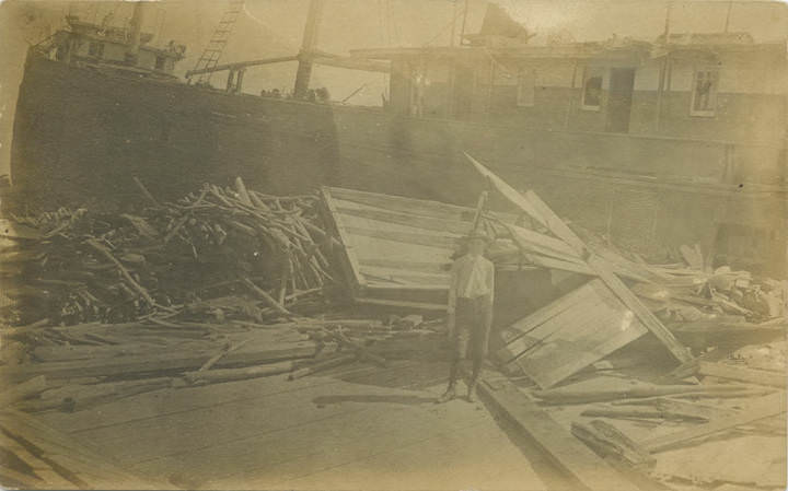 Wreckage at the docks in Mobile, Alabama, after the hurricane of 1906.