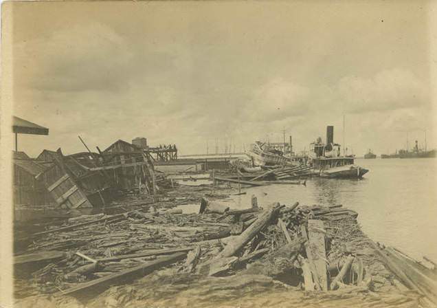 Wreckage at the docks in Mobile, Alabama, after the hurricane of 1906.