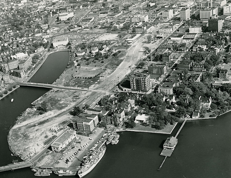 Looking East along Brambleton Ave expansion, Atlantic City, Norfolk, 1962