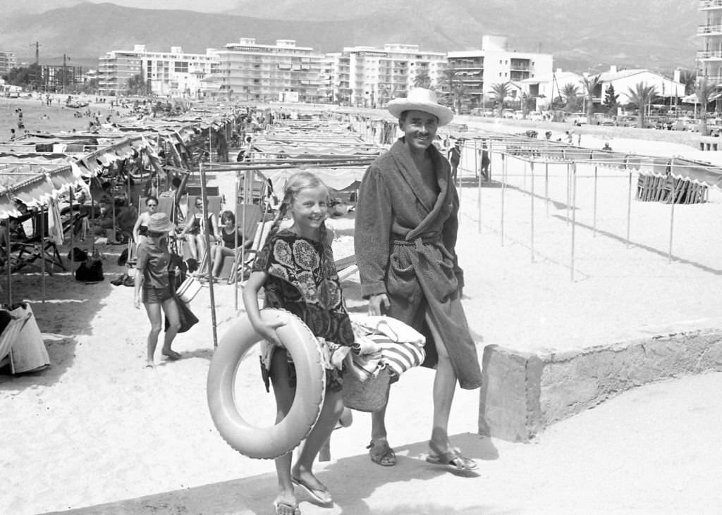 Oto of Habsburg, son of Charles I, last emperor of Austria and Zita Borbon-Parma, during a vacation in Benidorm with his children, 1963, Comunidad Valenciana, Spain.