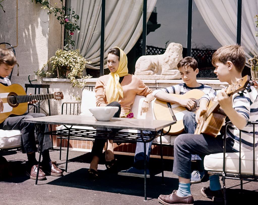 The Quintanilla Countess Aline Griffith with her children, 1964, Madrid, Spain.