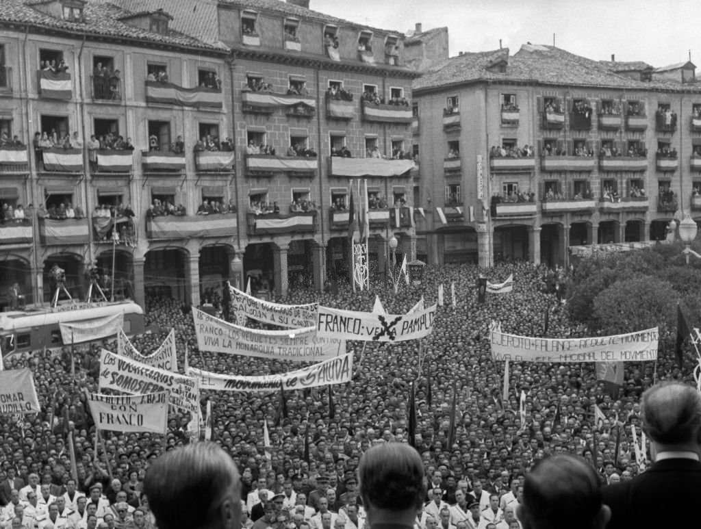 Crowds in Burgos during the celebrations of the twenty-fifth anniversary of the appointment of Francisco Franco as Head of State Government, 1962