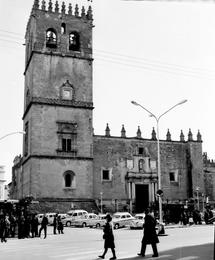 The Metropolitan Cathedral of Santa María la Mayor -Unesco World Heritage Site- is a Catholic temple in Mérida that stands in the Plaza del Ayuntamiento, Badajoz, 1964