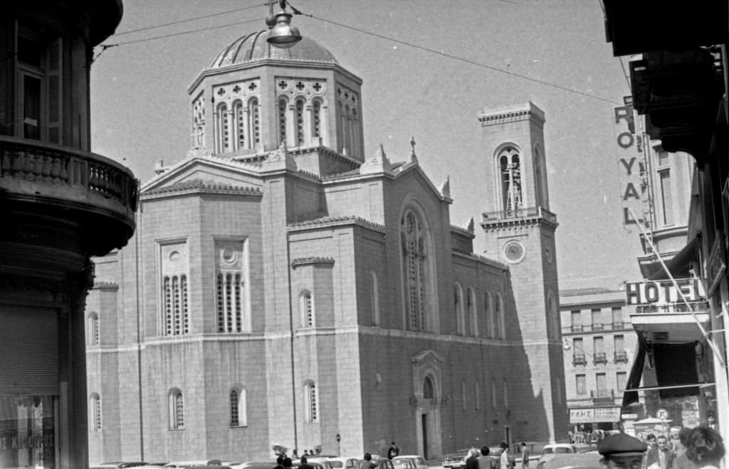 Celebration in the church of St. Dionysius Areopagite of Athens, of the wedding between the Prince of Spain, Don Juan Carlos de Borbon and the Princess of Greece, 1962