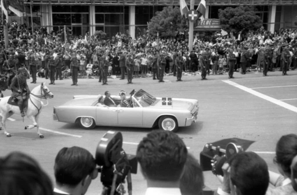 Don Juan de Borbon and Maria de las Mercedes de Borbon y Orleans in a car on their way to the celebration in the church of San Dionisio Areopagita in Athens, 1962