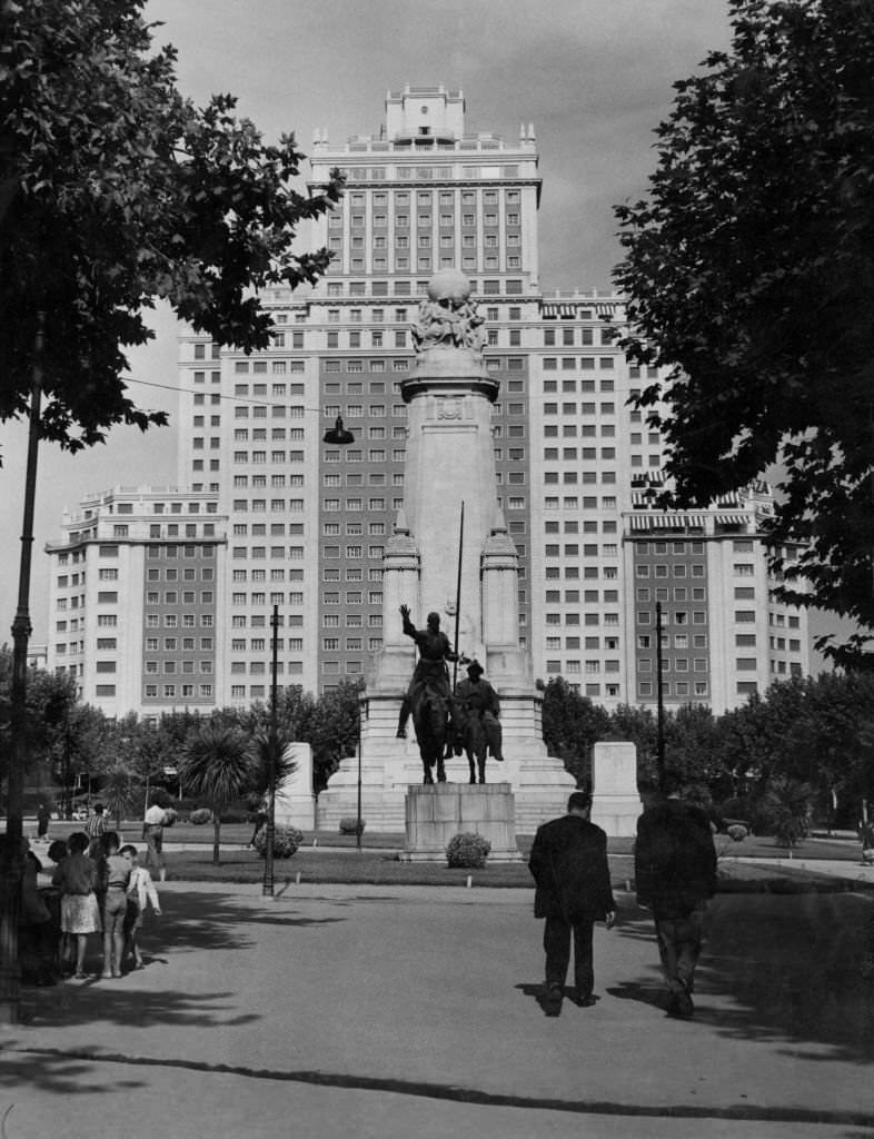 The monument to Cervantes, Don Quixote and Sancho Panza, by Lorenzo Coullaut Valera on Plaza des Espana, Edificio Espana in the background