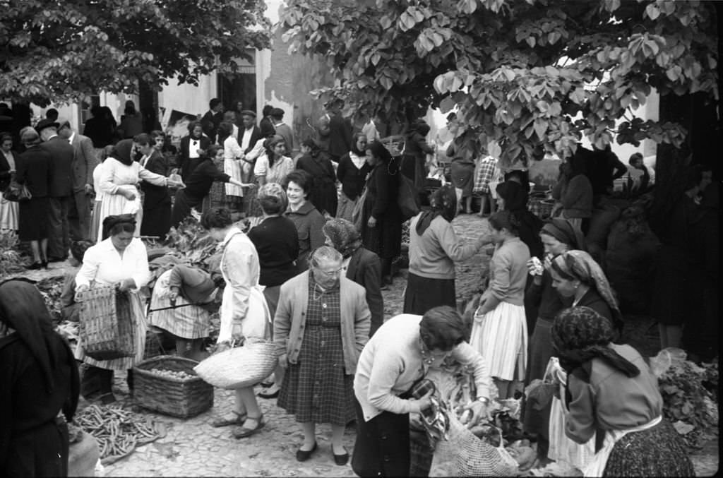 Women at the market, 1960