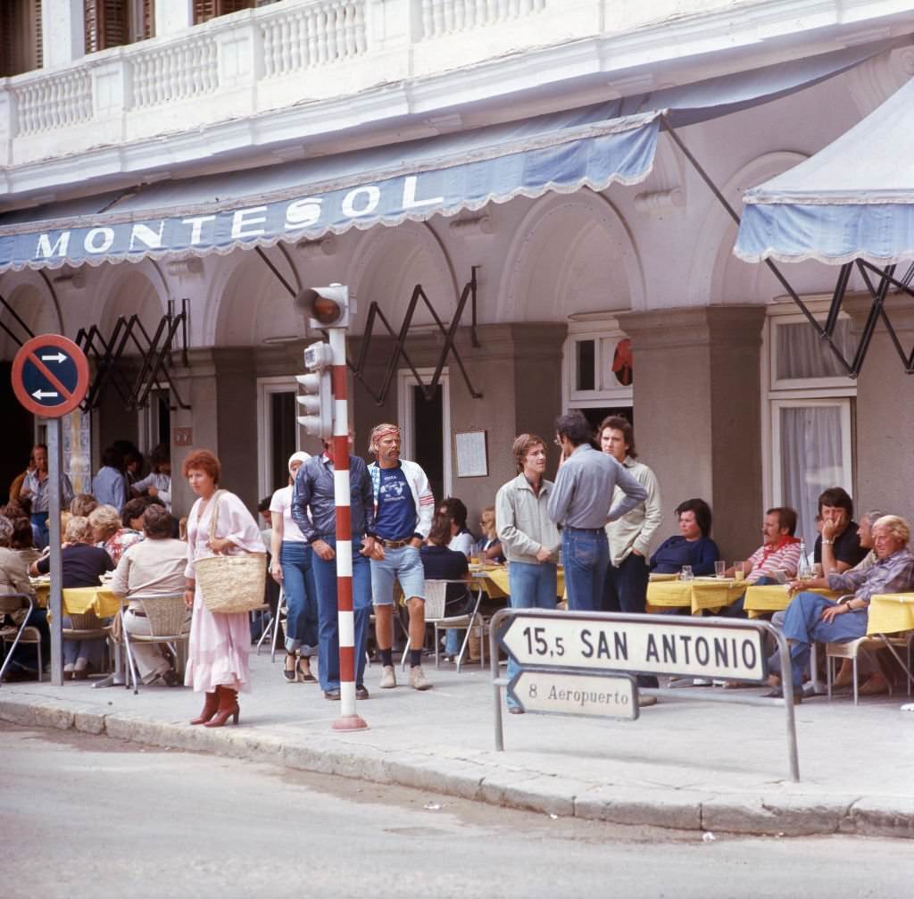 Friendly atmosphere in cafe Montesol in Ibiza Town; Ibiza 1976.