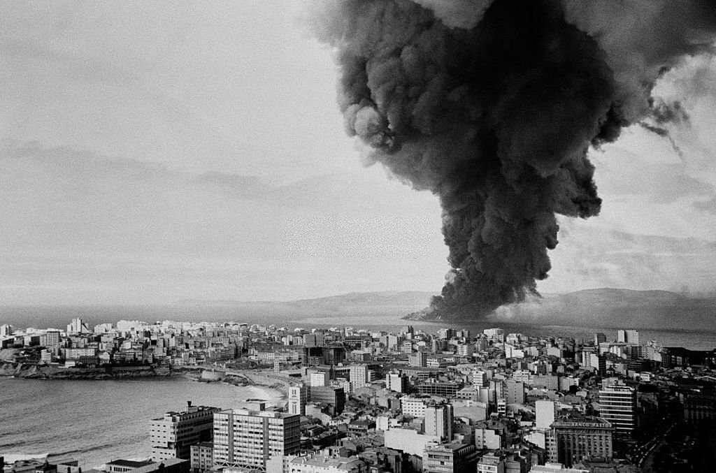 Sinking and fire of the oil tanker Urquiola near the coast of La Coruña in Spain, May 15, 1976.