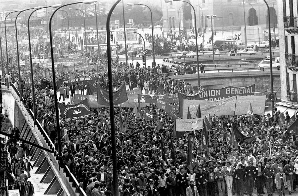 Burial of Francisco Largo Caballero on the return to Spain of the remains of the former president of the II Republic and socialist leader, buried in Paris in 1946 in exile and buried in 1978 in the Civil Cemetery of Madrid.