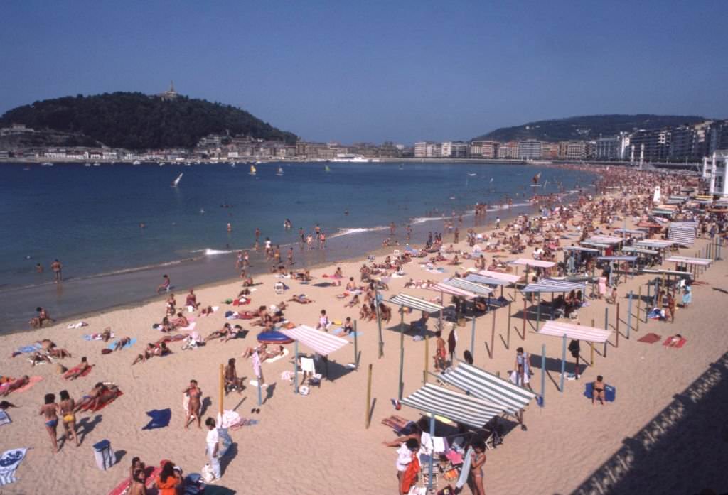 La Concha beach in San Sebastián, in October 1982, Spain.