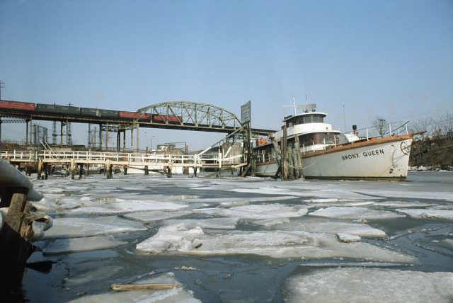 Bronx Queen and number 6 subway, Bronx River at Westchester Avenue, 1970