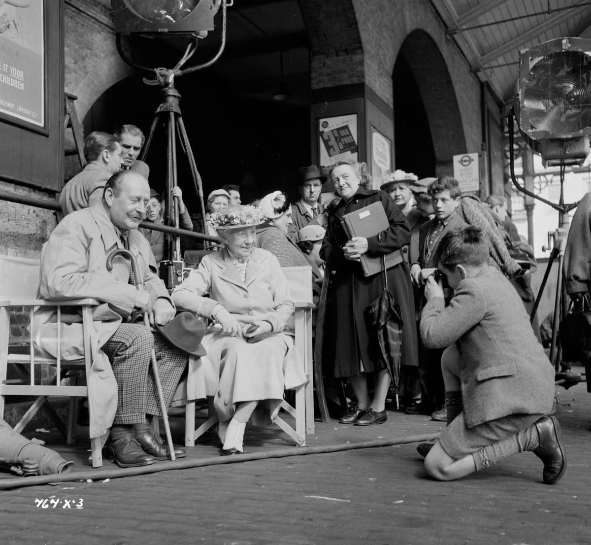 Stunning Behind-the-Scenes from 'The Ladykillers (1955), A Comic Crime Caper
