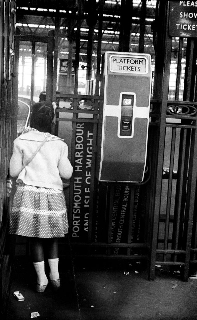 Windrush Generation in London: Rare Historical Photos by Howard Grey in the Spring of 1962