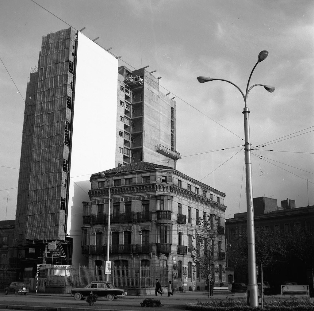 Aragon Square, 1971