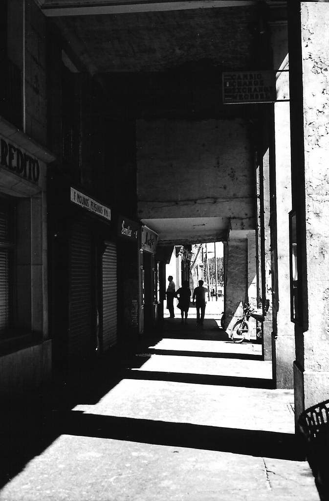 Porches in the Plaza de Lanuza, next to the Central Market, 1971