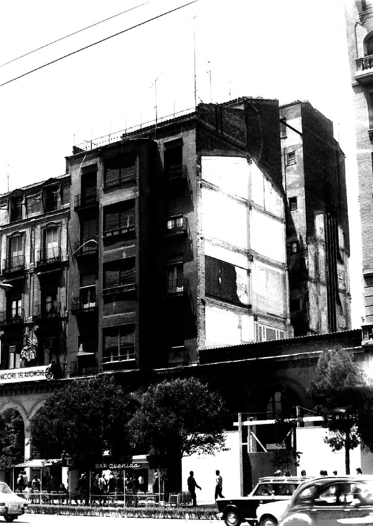the space left by the demolition of the old number 22 Paseo de la Independencia, where a glass-enclosed 8-storey office building will soon be built, 1971