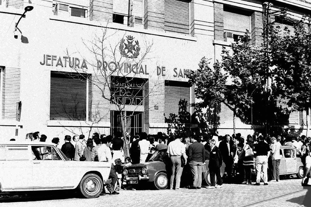 Queue for cholera vaccination at the Provincial Health Headquarters, 1971