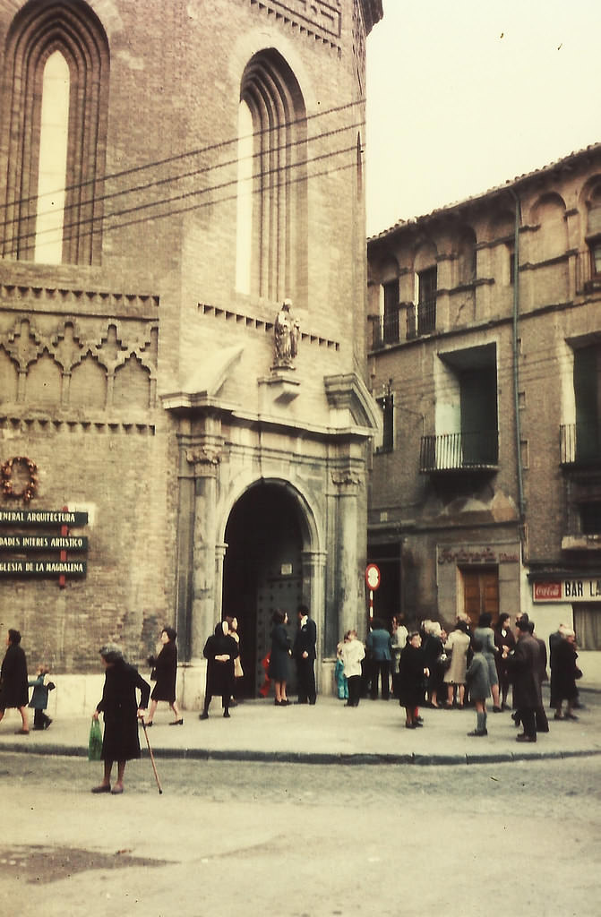 Entrance to the church of La Magdalena in the homonymous square, and Martín Carrillo street in the background on the right, 1970